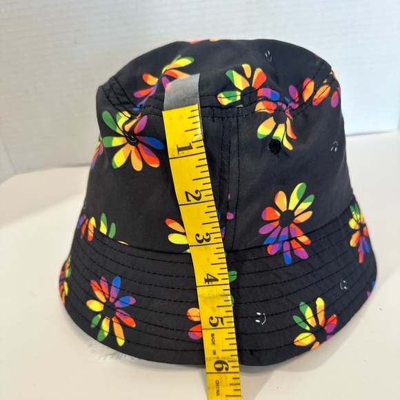Claire’s Rainbow Daisy Black Bucket Hat Ladies Smiley Faces Fun Happy One Size - Picture 4 of 10
